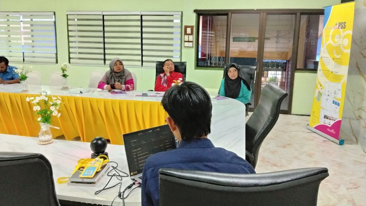 Sesi Demonstrasi SkoolBeez Bersama Pentadbir SMK Sri Mersing