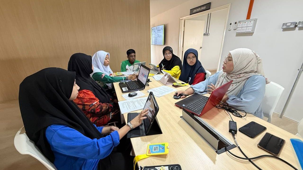 Pelajar SMK Seri Kota Puteri 2 Diberi Coaching Khas SkoolBeez Menjelang Kunjungan Rasmi Kepimpinan Negeri