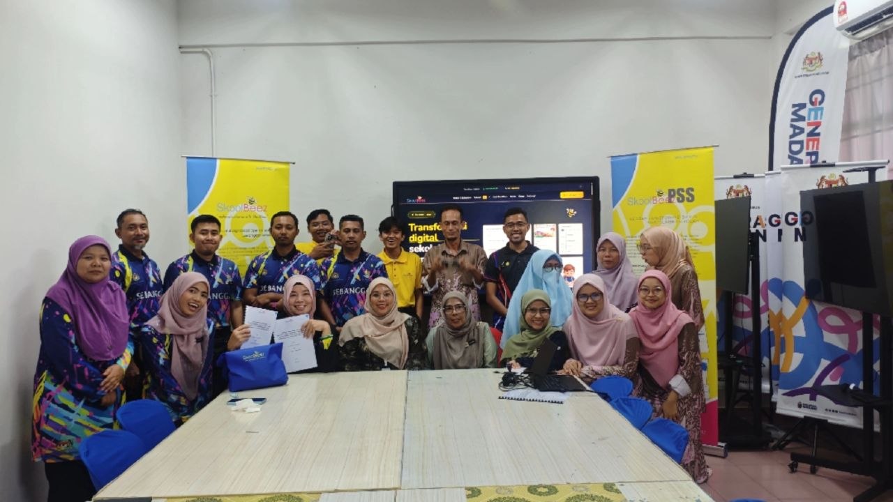 SkoolBeez Satukan Dua Sekolah di Muar melalui Inisiatif CSR Berimpak Tinggi